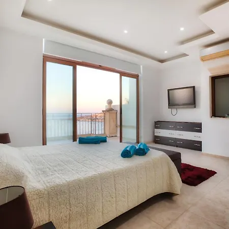 Apartamento Ab6 - Stunning Seafront Penthouse St Paul's Bay